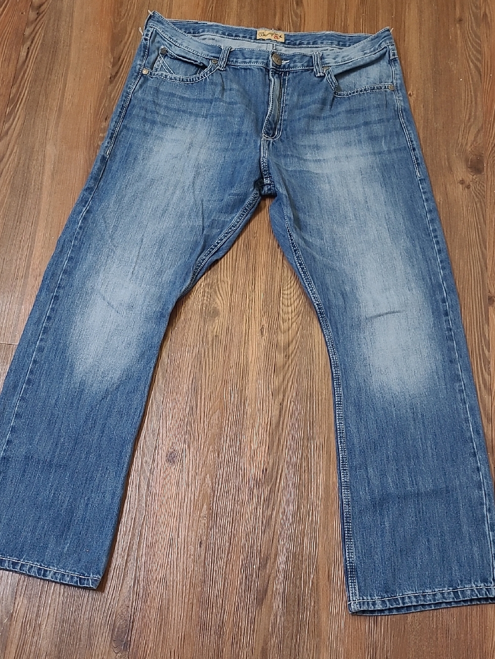 Wrangler Men's Faded Blue Straight Jeans